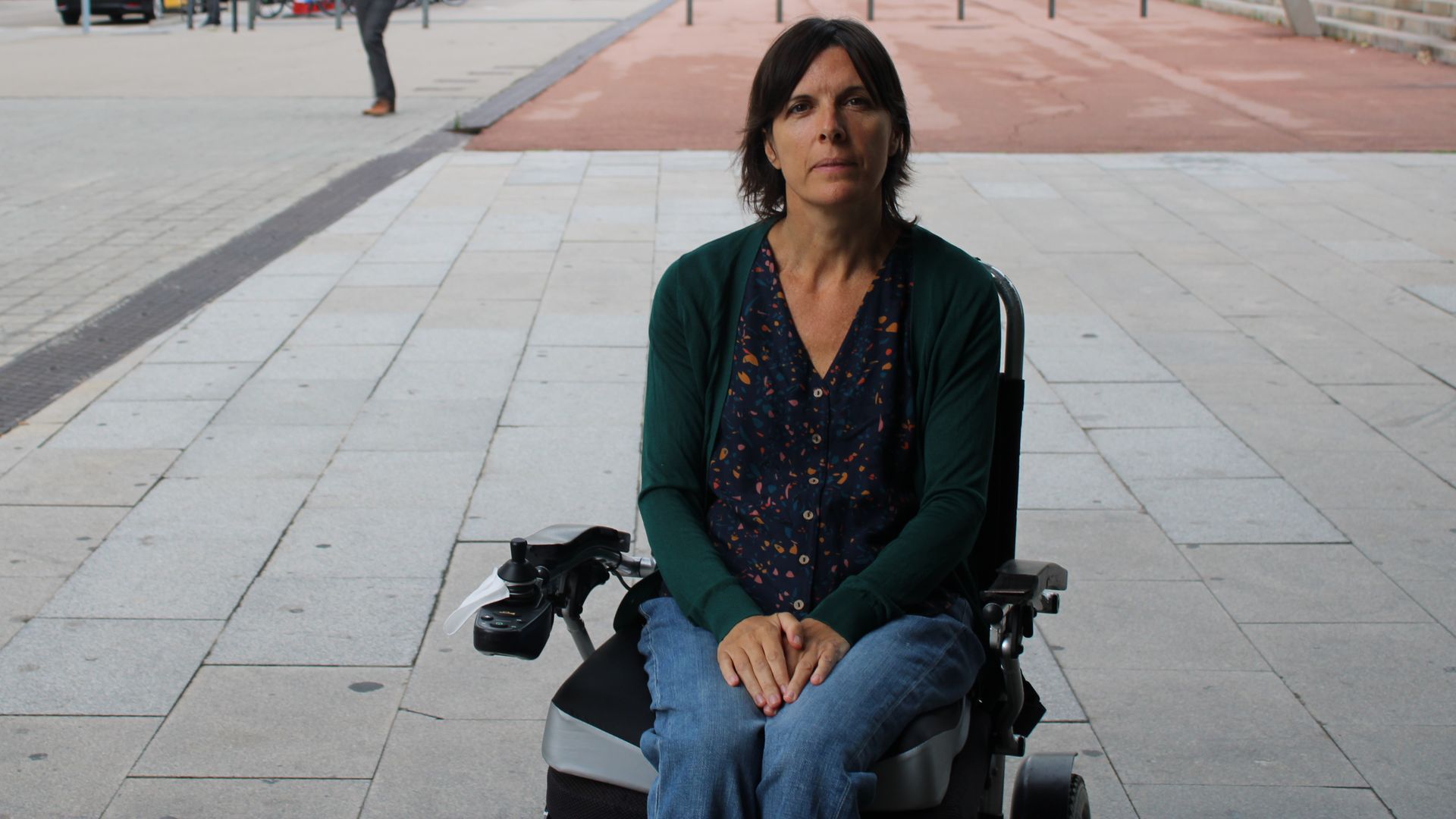 Irene Bolea acude a la entrevista en su silla eléctrica