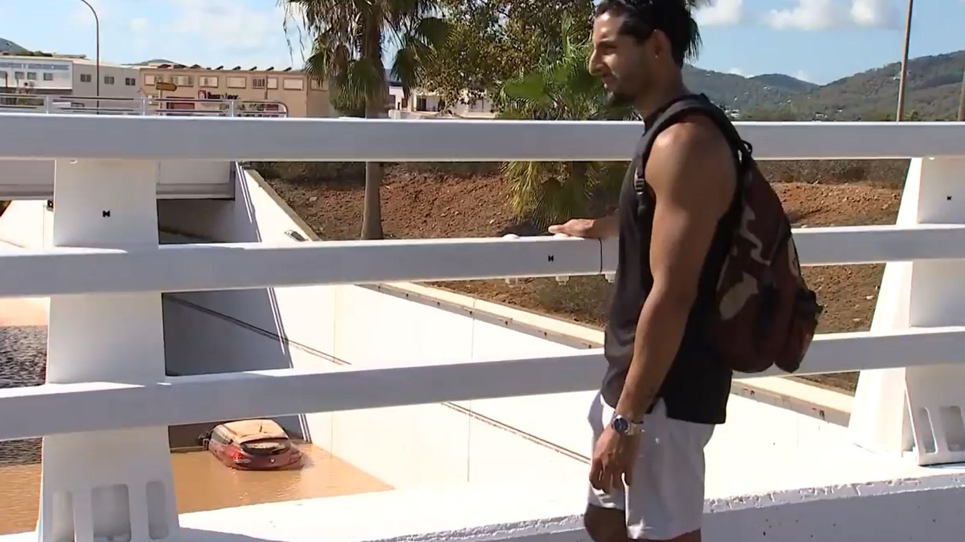 Juan escapó por la ventana de su coche ante las lluvias torrenciales en Ibiza y rescató a una pareja: "No tenían una movilidad como la mía"