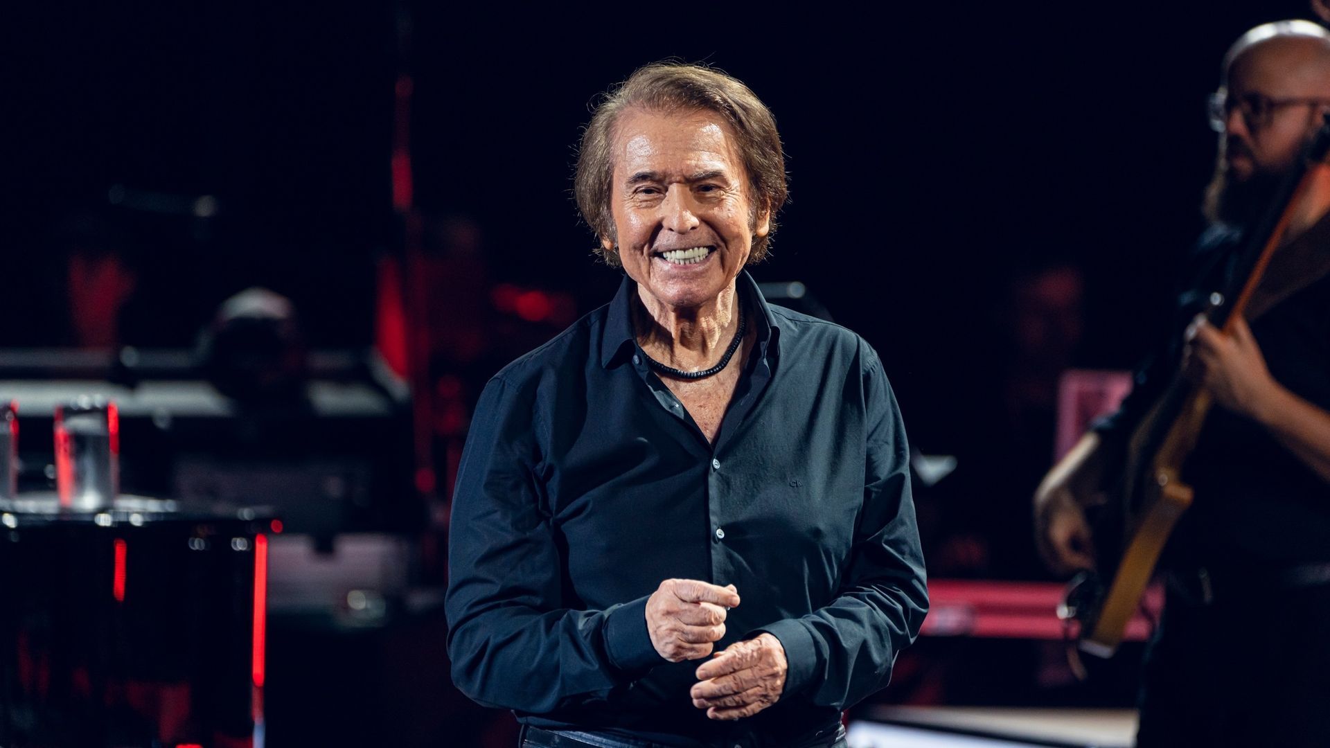 Raphael suspende su concierto en Zamora por problemas de salud: el cantante estaría pasando por un proceso gripal