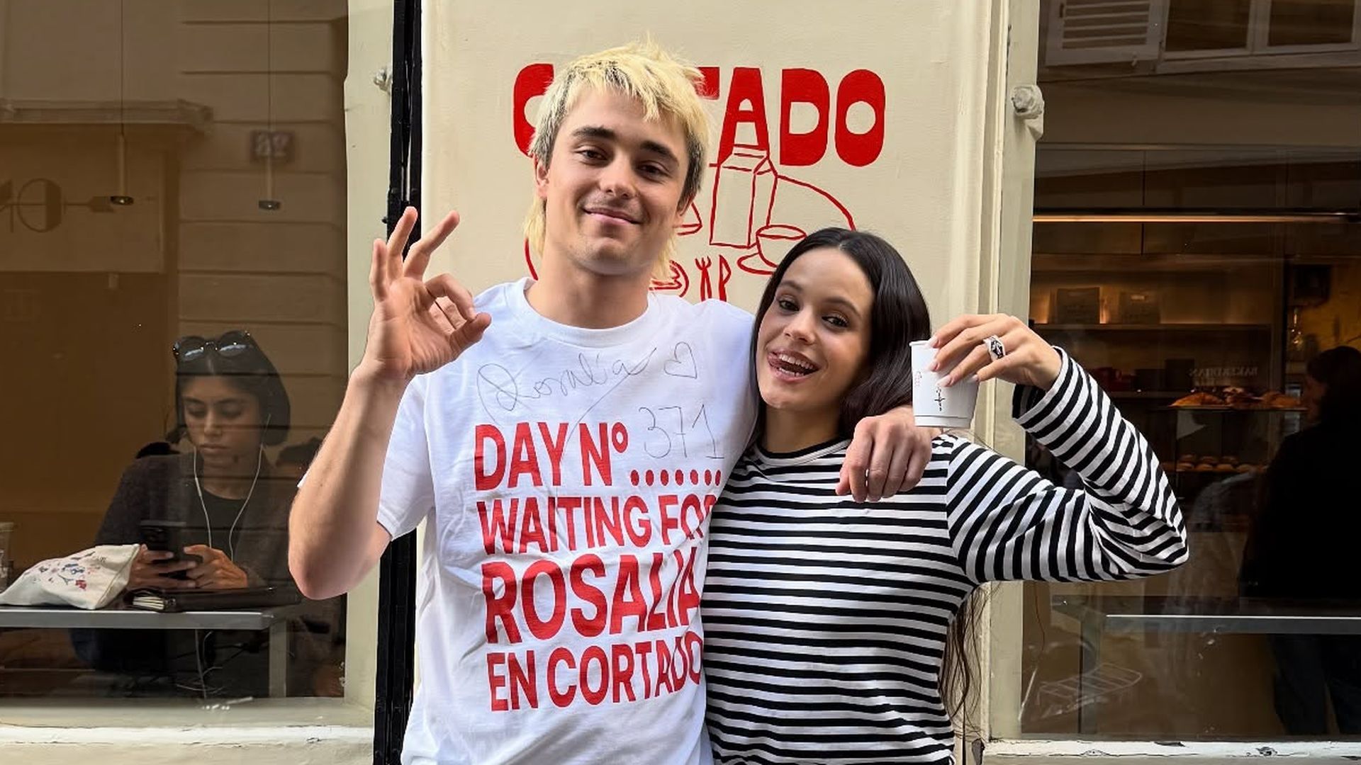 Rosalía ha visita un café español en París que soñaba con su visita