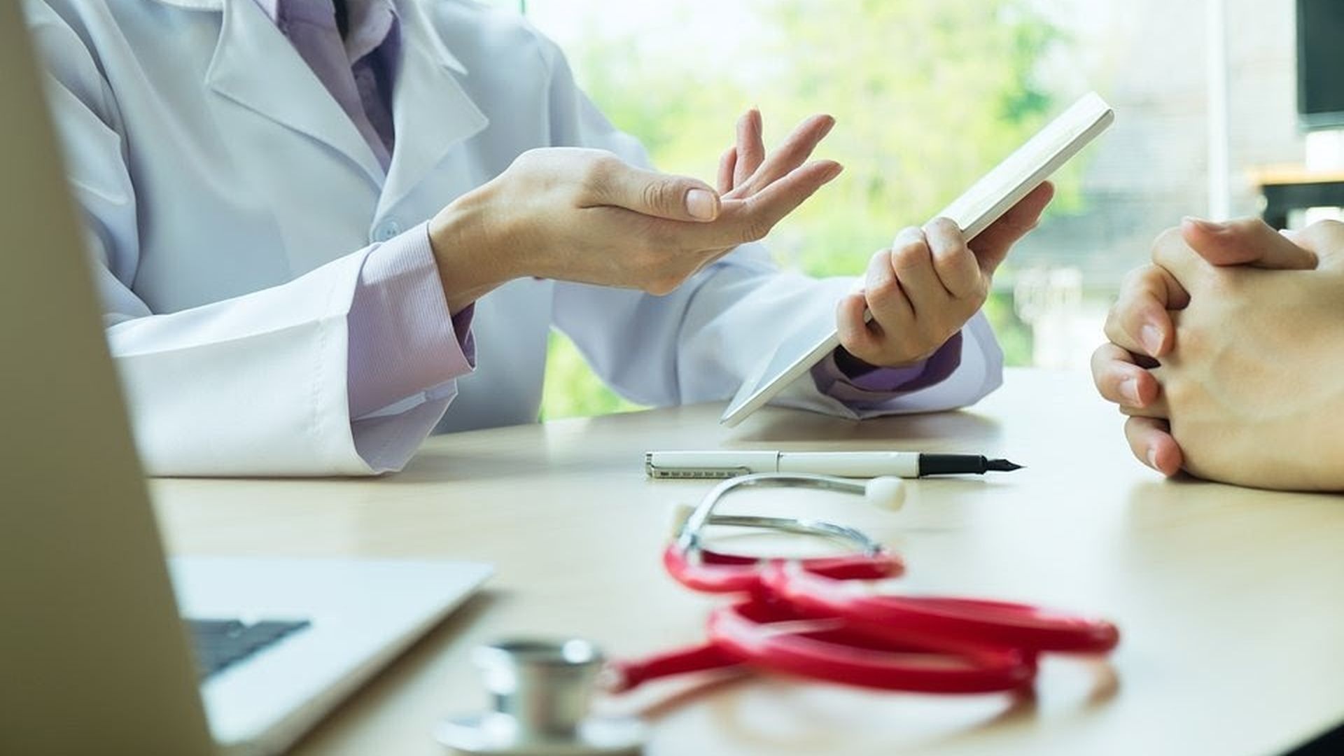 Una mujer acude a una consulta médica en Santander y descubre que había sido dada por muerta