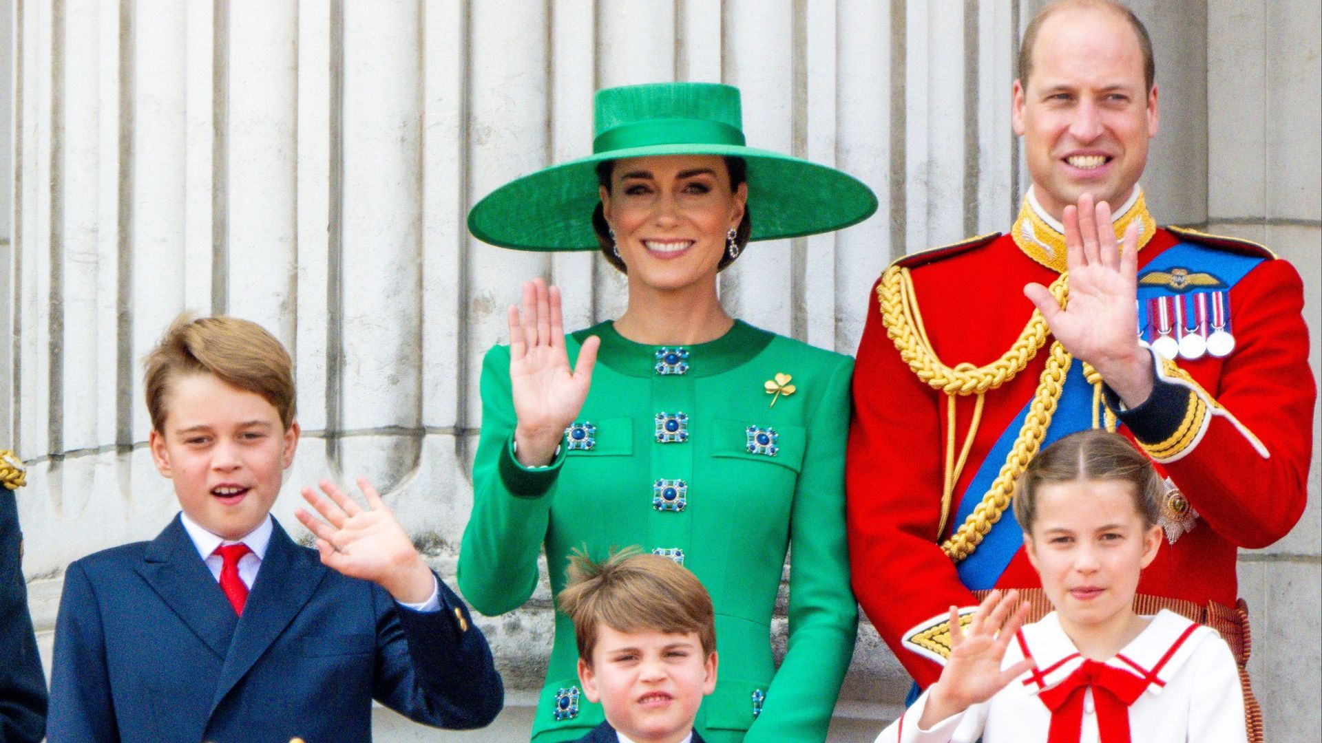 Los príncipes Guillermo y Kate Middleton junto a sus hijos en una imagen de archivo.