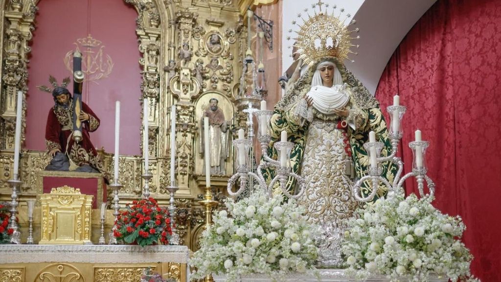 Los vecinos de Las Tres Mil Viviendas, emocionados con la llegada de la Esperanza de Triana