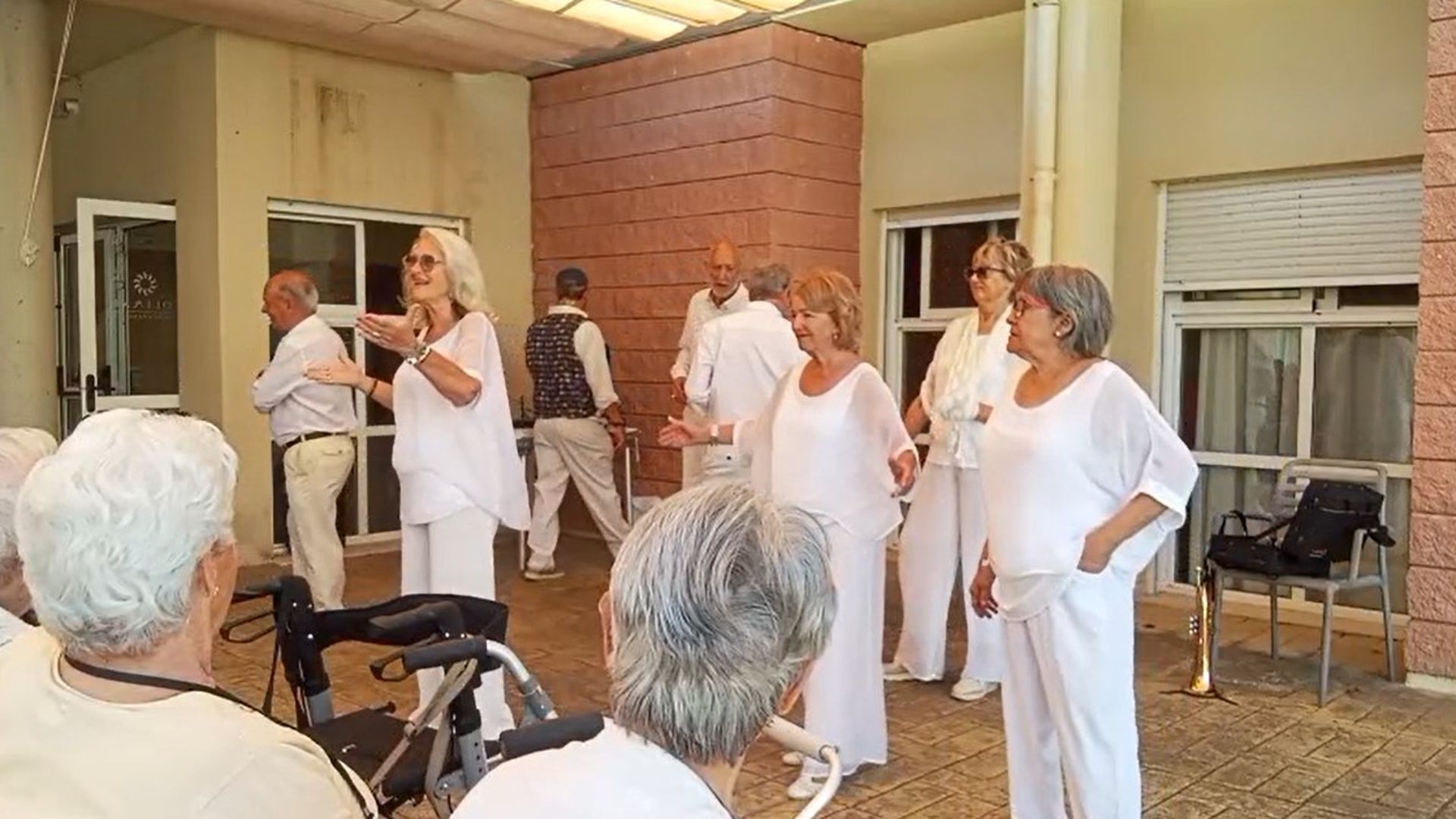 Música para alegrar la vida de los ancianos en residencias