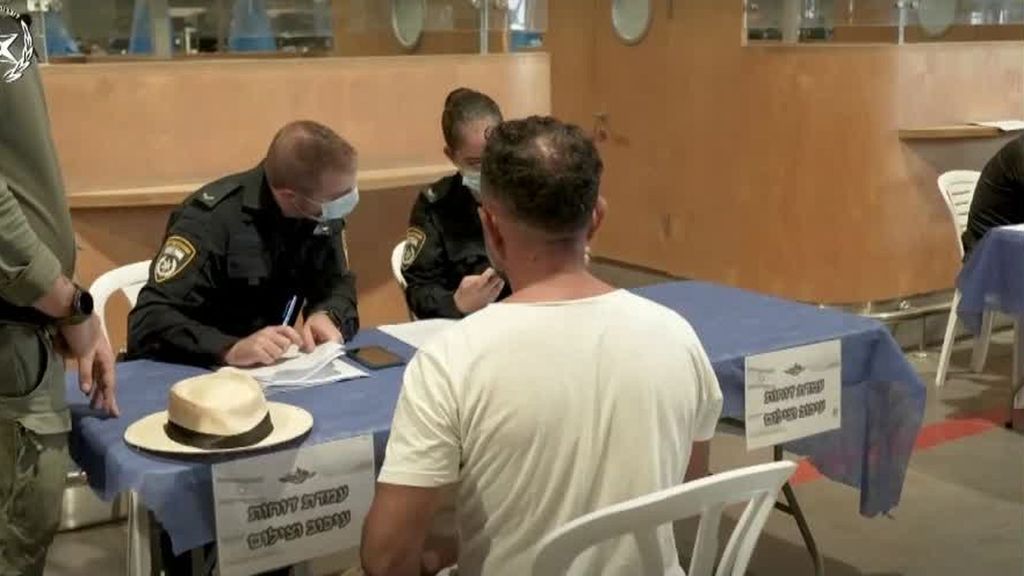 Los activistas de la Flotilla a Gaza detenidos por Israel esperan la asistencia consular