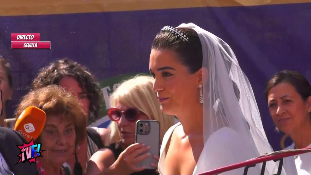 La espectacular llegada de Bárbara Mirjan a la iglesia: en coche de caballos y del brazo de su padre ¡Vaya fama! 2025 Top Vídeos 25