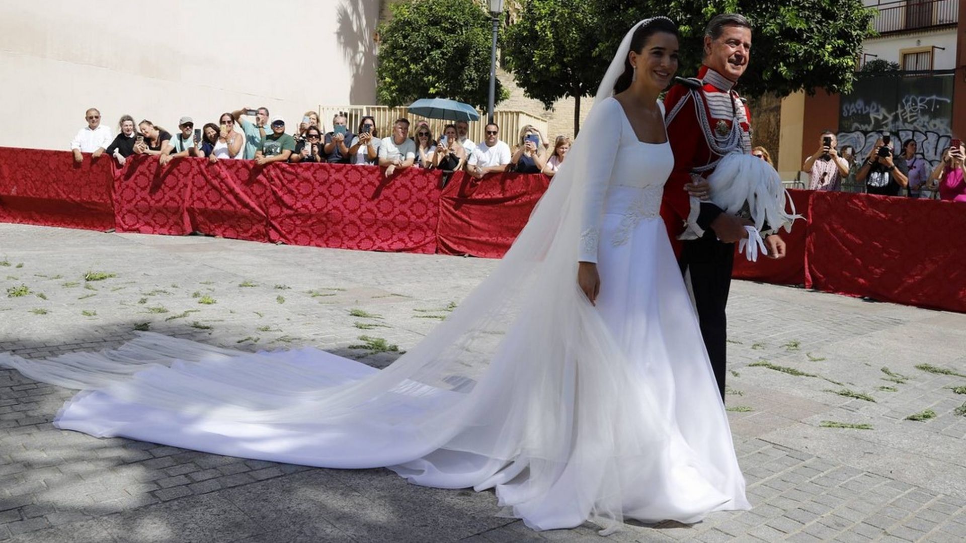 Bárbara Mirjan y Cayetano Martínez de Irujo, recién convertidos en marido y mujer