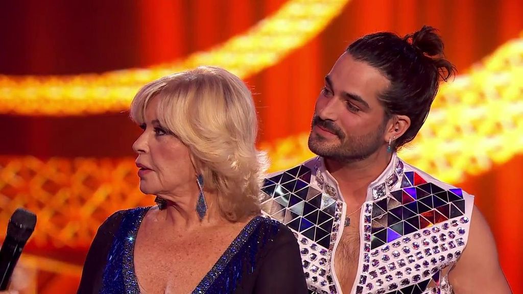 Bárbara Rey señala un contratiempo en plena actuación de 'Bailando con las estrellas' Bailando con las estrellas Temporada 2 Top Vídeos 80