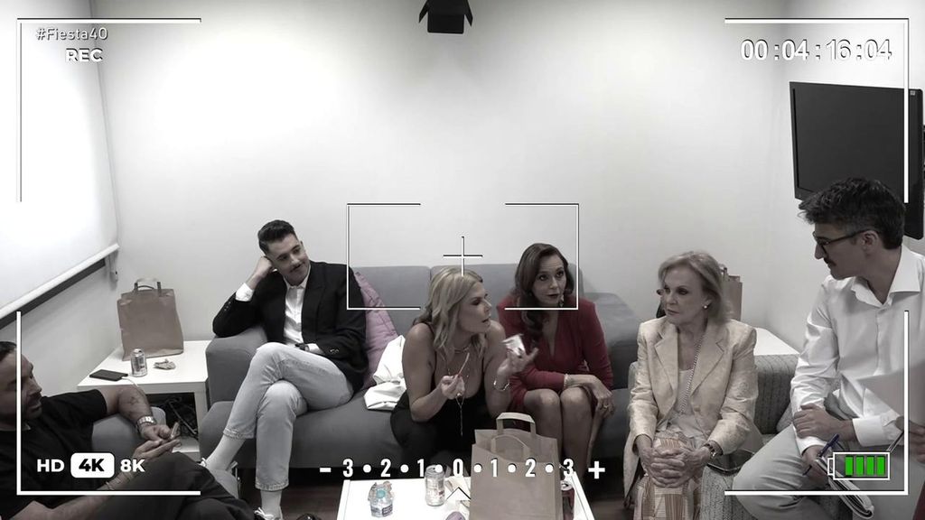 Una cámara oculta graba a los colaboradores de 'Fiesta': así actúan cuando creen que nadie les ve Fiesta 2025 Top Vídeos 842