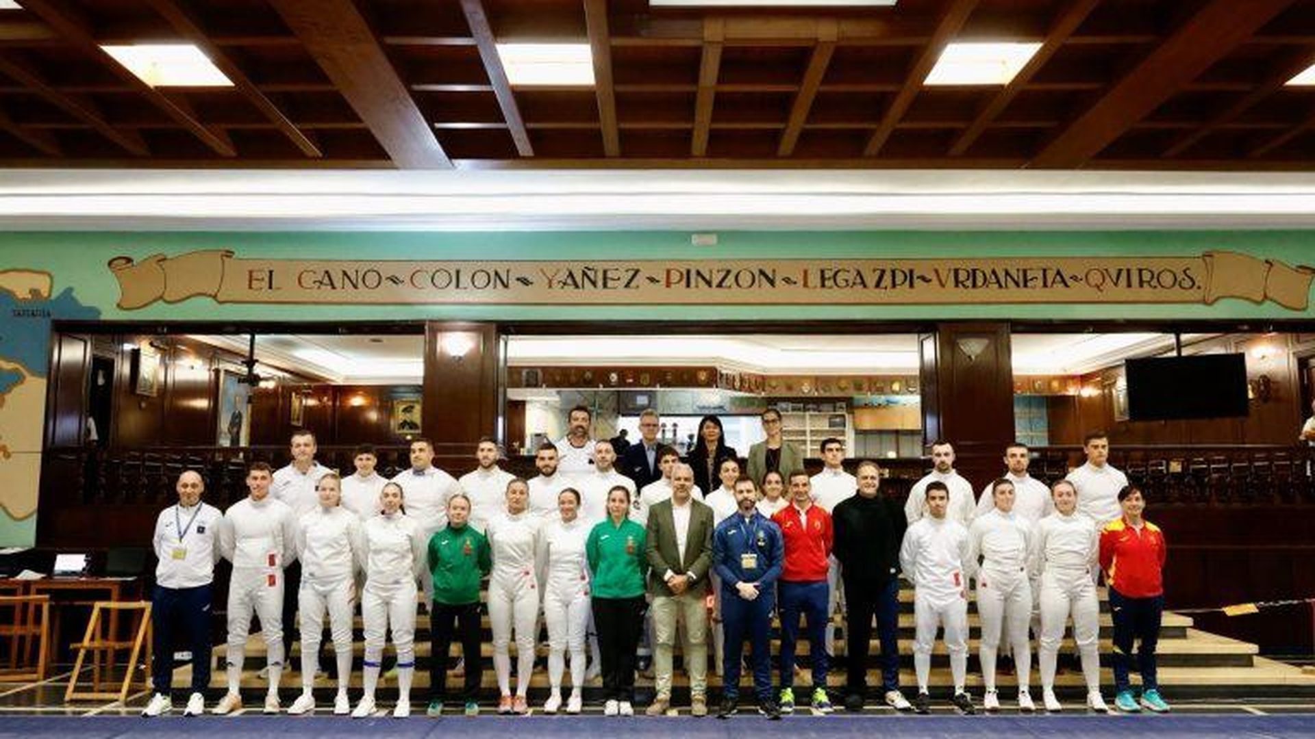 La princesa Leonor compite en esgrima en la Escuela Naval de Marín