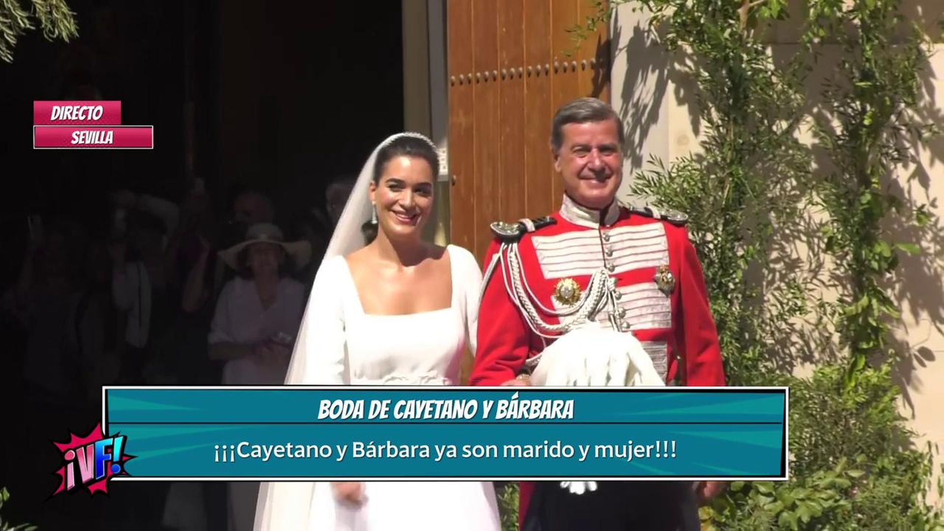 Primera imagen de Cayetano Martínez de Irujo y Bárbara Mirjan como marido y mujer a la salida de la iglesia