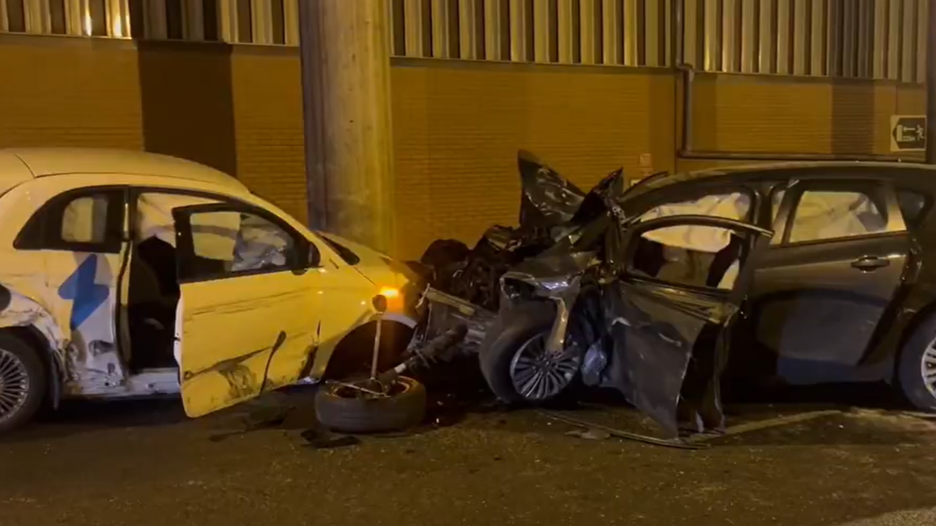 Choque entre dos turismos en un túnel de Madrid