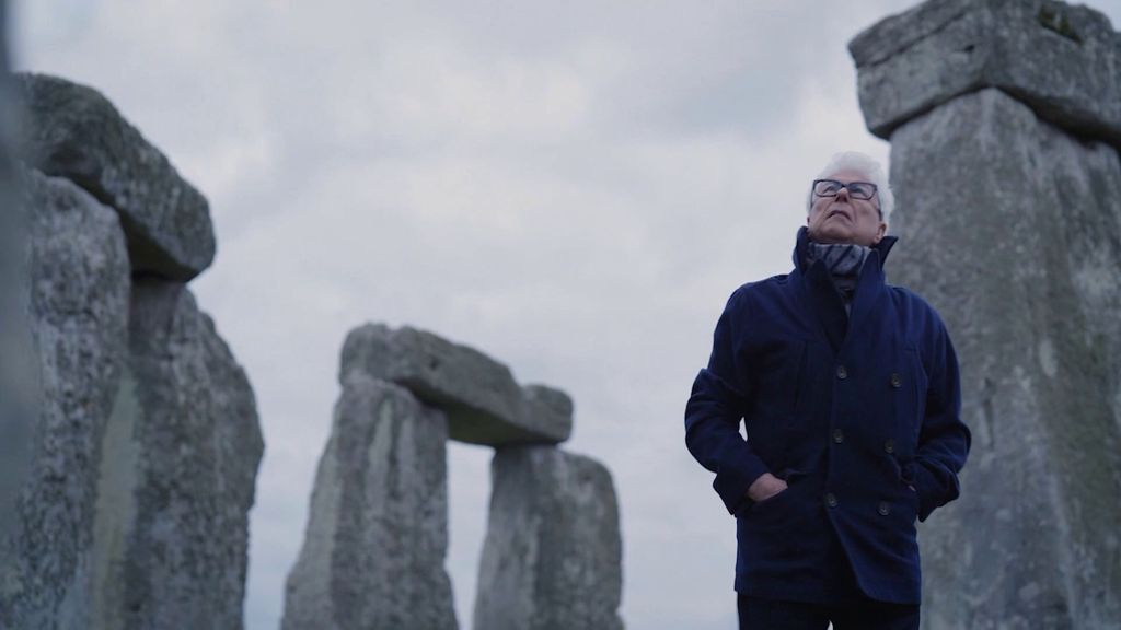 'Cuarto milenio' visita Stonehenge junto a Ken Follett, autor de 'Los pilares de la Tierra': las teorías sobre su creación Cuarto Milenio Temporada 21 Top Vídeos 677