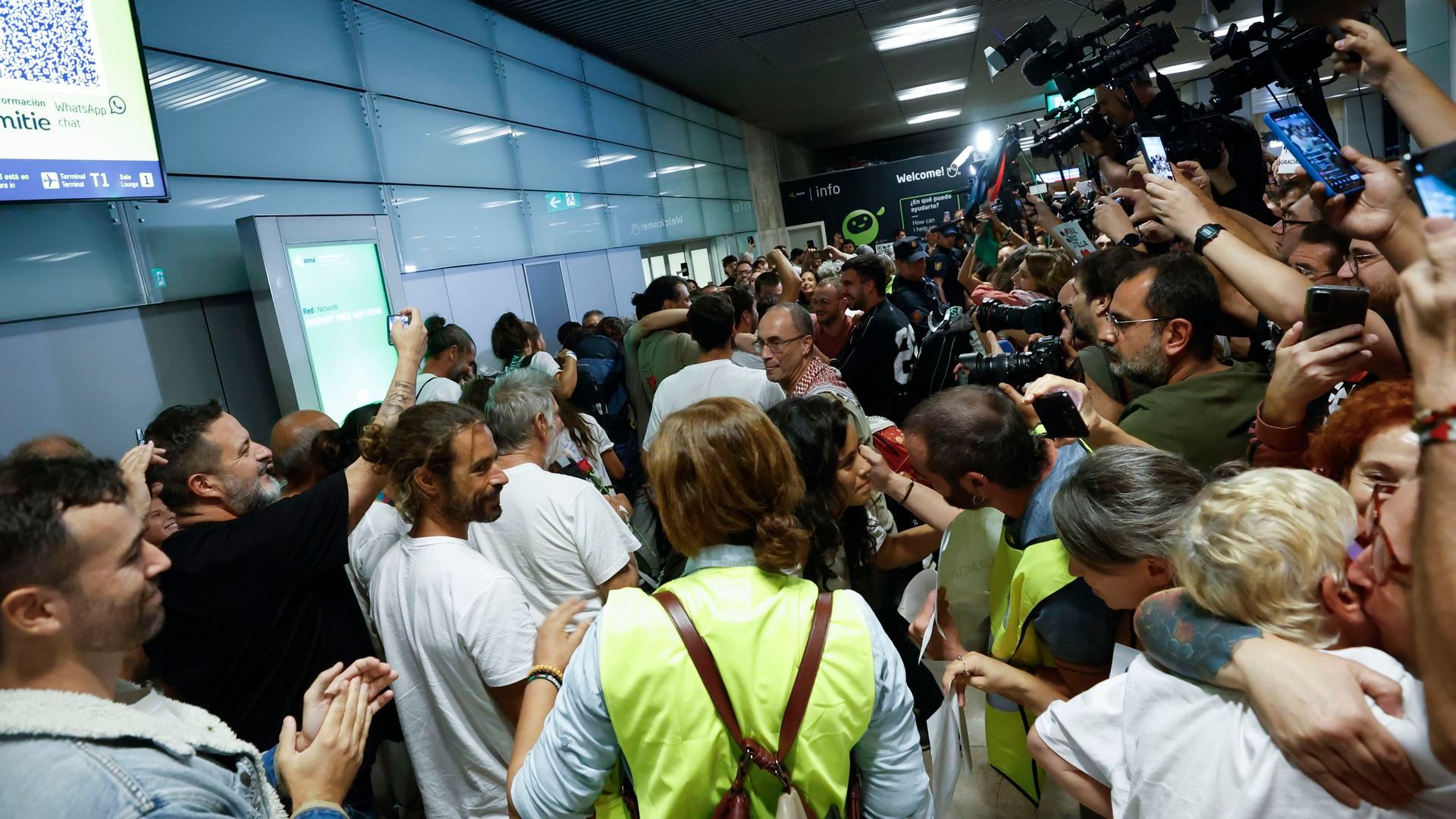 Las primeras imágenes de los activistas llegando a España