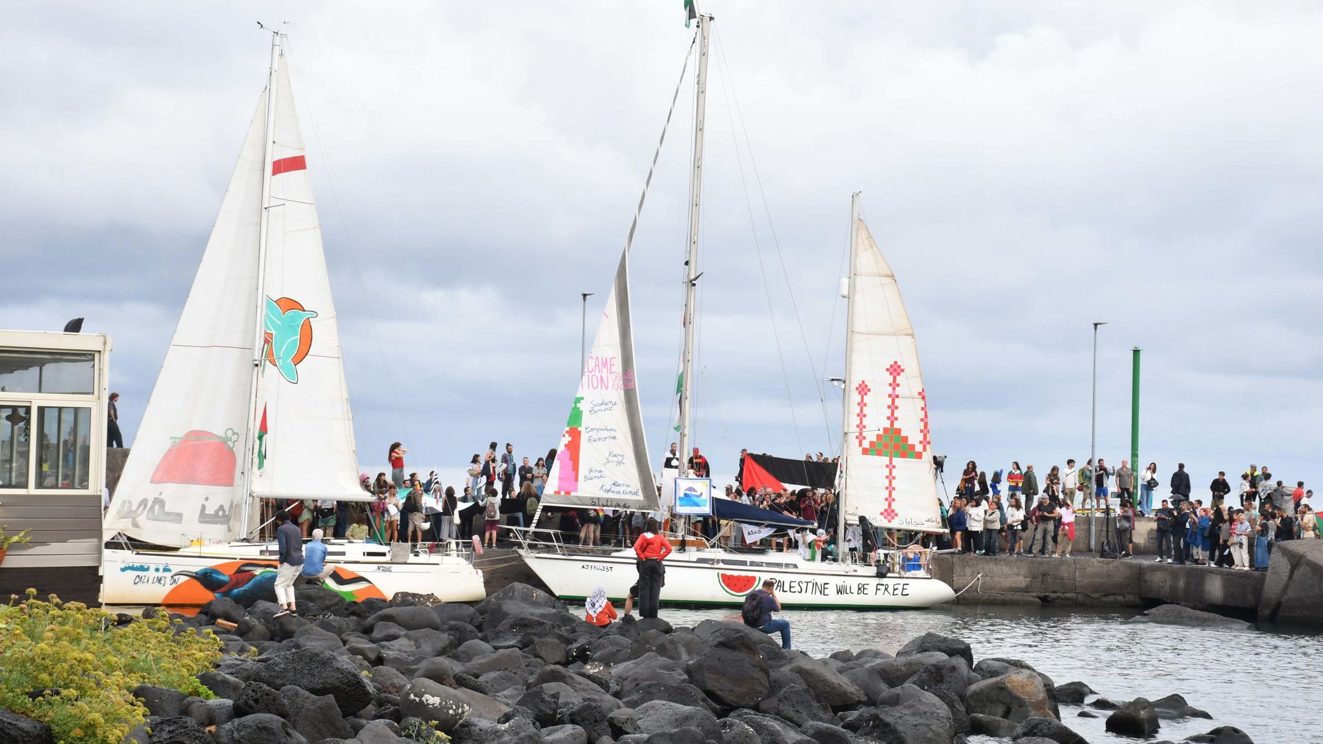Ada Colau y Jordi Coronas, entre los miembros del primer grupo de 21 activistas españoles de la Flotilla retenidos en Israel que saldrá hacia España este domingo