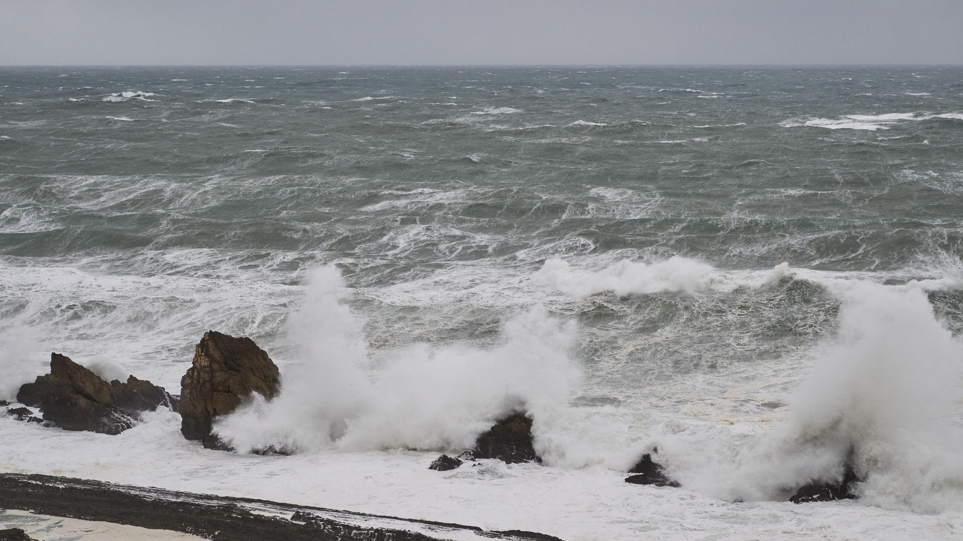 Viento y oleaje en zona costera