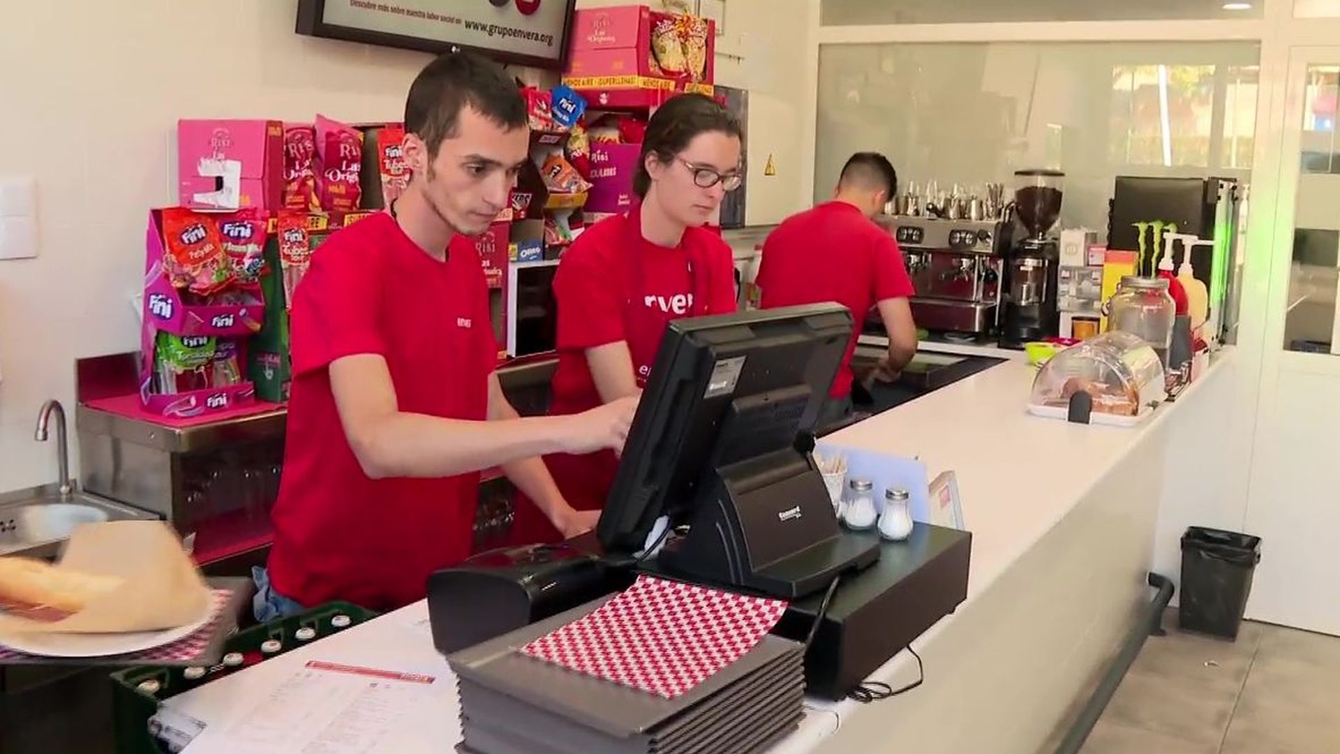 Envera Gastro, el proyecto de restauración de la obra social de Iberia que da trabajo a empleados con discapacidad intelectual