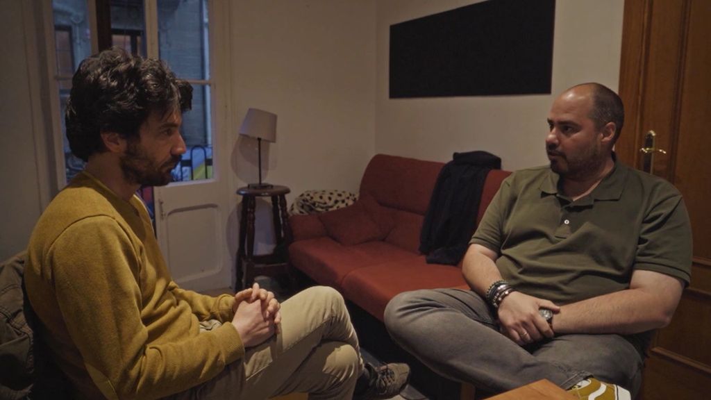 Francesco, estudiante de máster, confiesa por qué lleva más de cuatro años viviendo en un piso okupa: "Gracias a eso puedo llevar una vida digna"