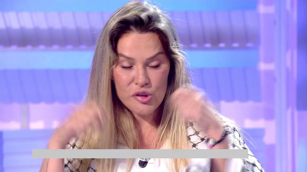 Hanan Alcalde: "Nos metieron en una jaula, 57 personas en diez metros cuadrados con los ojos vendados y bridas"