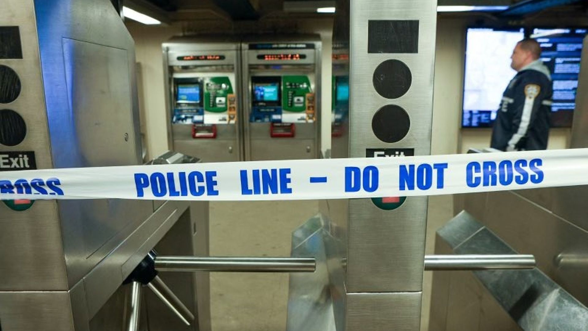Imagen de archivo de una cinta policial en el metro de Nueva York