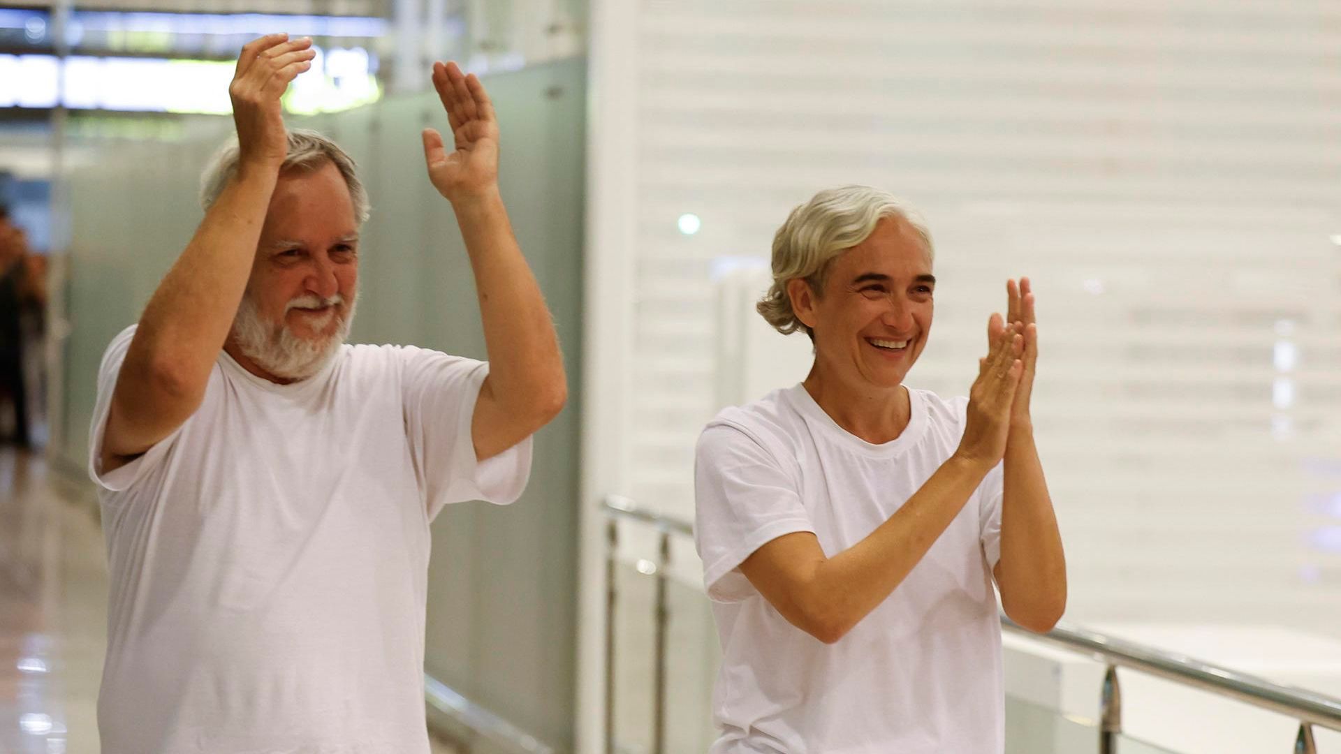 La exalcaldesa Ada Colau y el concejal barcelonés de ERC Jordi Coronas en el Prat