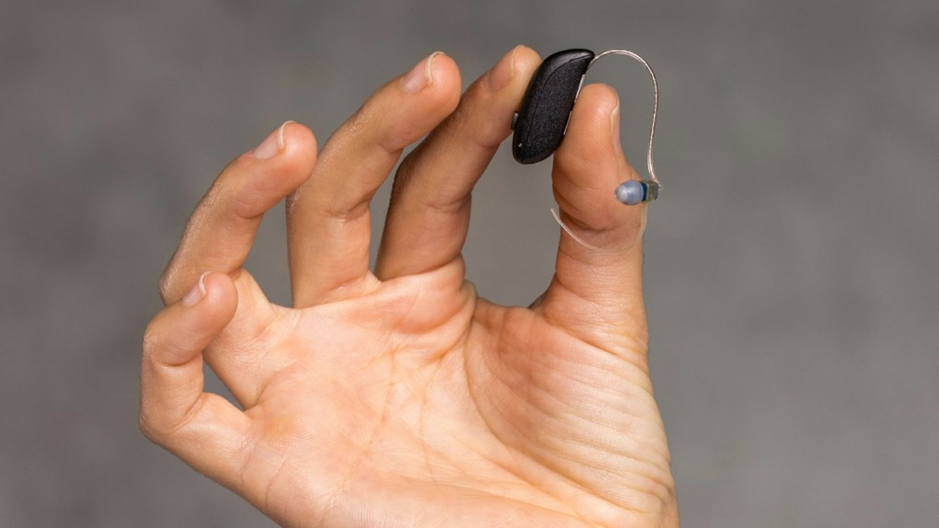 La legislación española permite conducir con audífonos