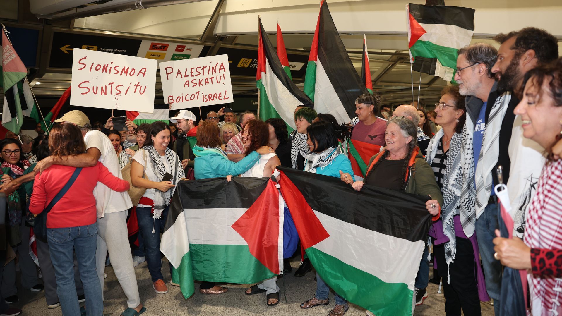 Llegada del último grupo de activistas de la Flotilla