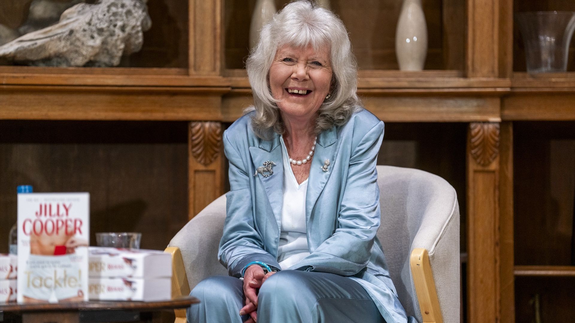 Muere a los 88 años Jilly Cooper, una de las voces más reconocidas de la literatura popular británica