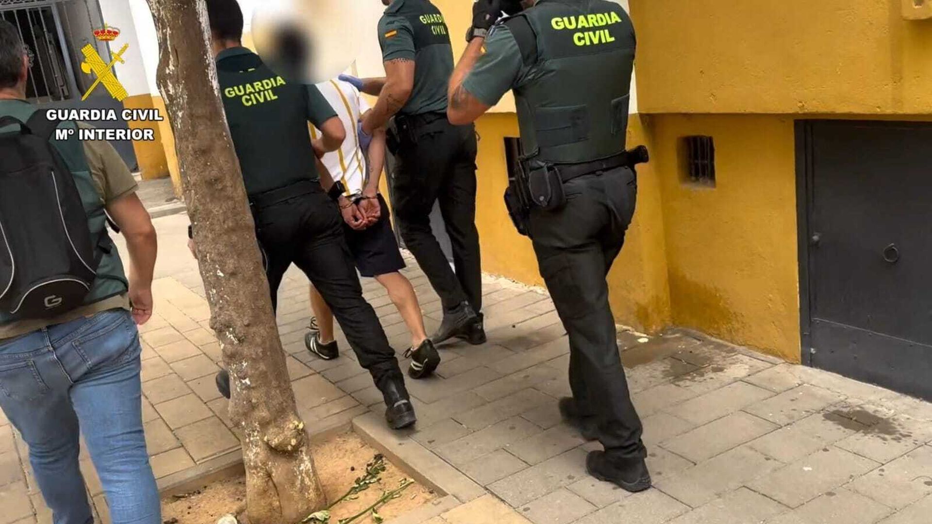 Muere el tercer herido en el tiroteo de una urbanización de Carmona: dos personas fueron detenidas