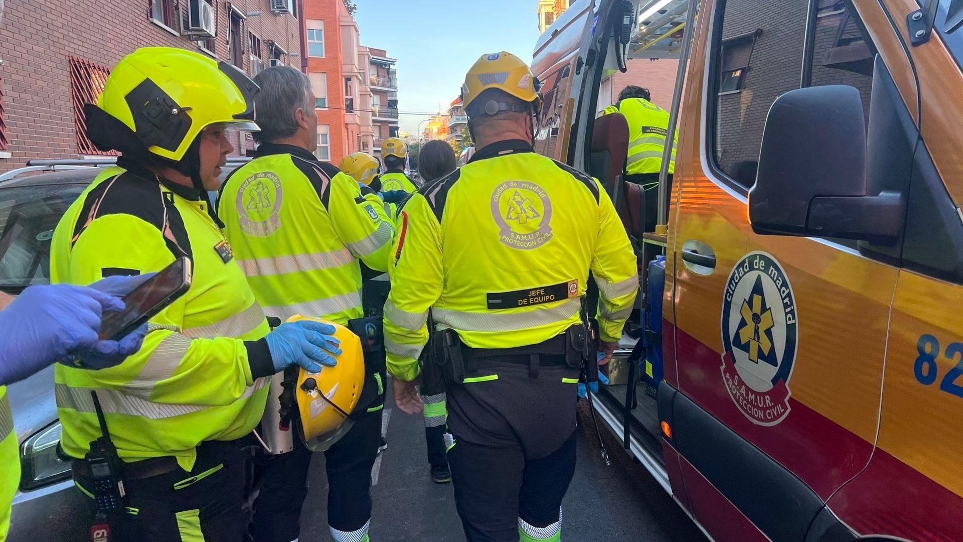 Sanitarios del Samur-PC la han conseguido estabilizar y la han trasladado en estado de gravedad al Hospital 12 de Octubre.