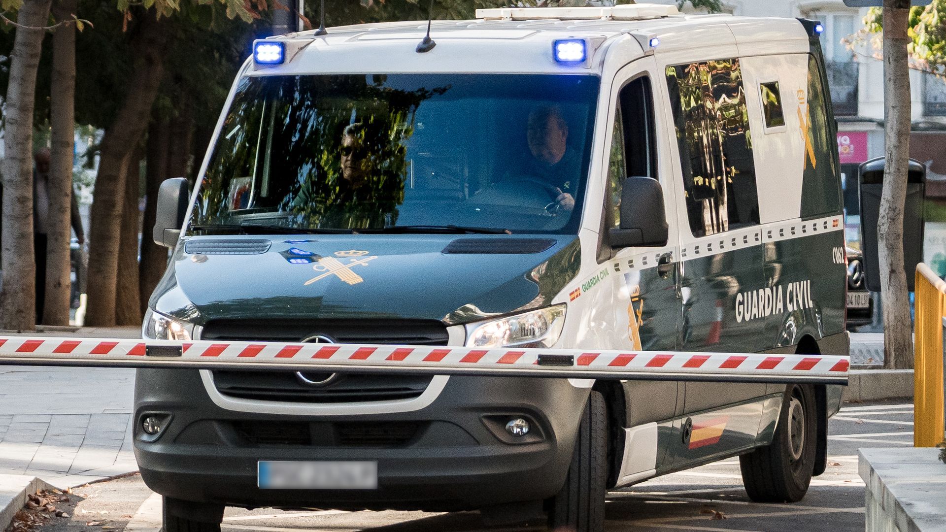 Yassine Kanjaa llega en una furgoneta de la Guardia Civil al juicio en la Audiencia Nacional