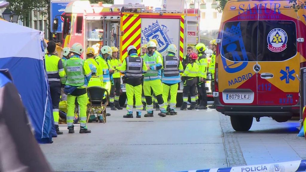 Al menos tres heridos y cuatro desaparecidos en el derrumbe de un edificio en Madrid