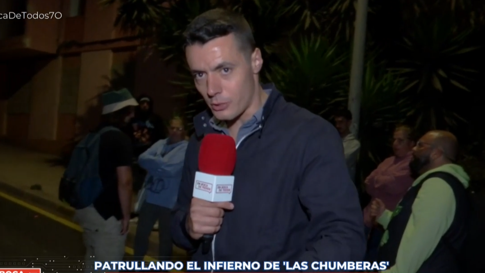 El equipo de 'En boca de todos' vive junto a los vecinos el calvario diario en Las Chumberas, Tenerife