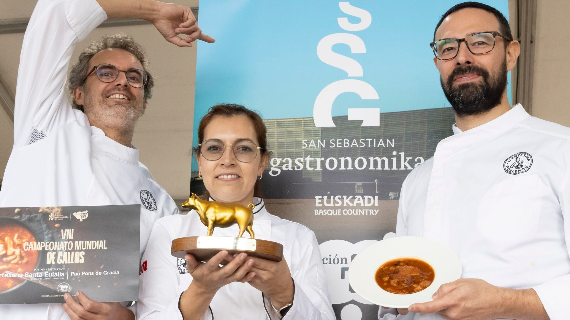 Los chefs del restaurante L’Artesana Santa Eulàlia, creadores de los mejores callos del mundo