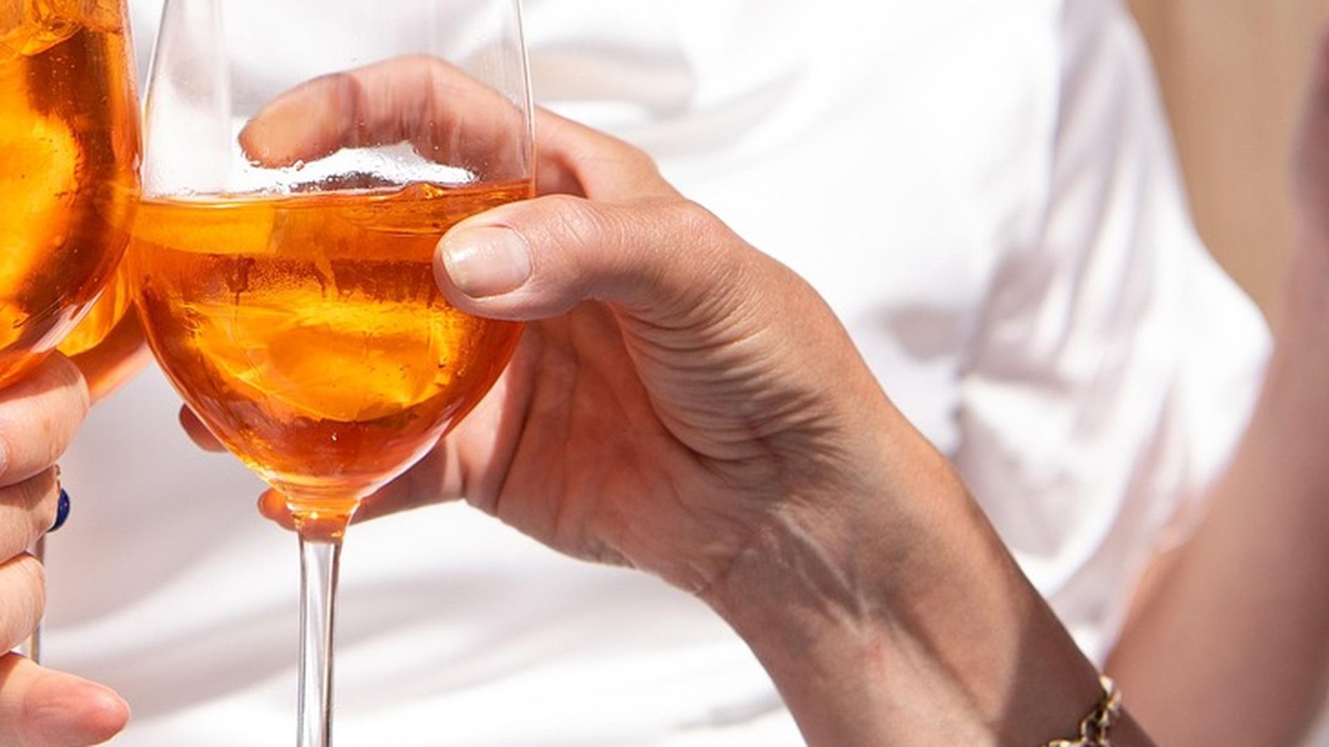 Una madre de Ávila deja a su hijo de 11 años solo en casa durante 20 horas para irse de fiesta y emborracharse: ha sido denunciada