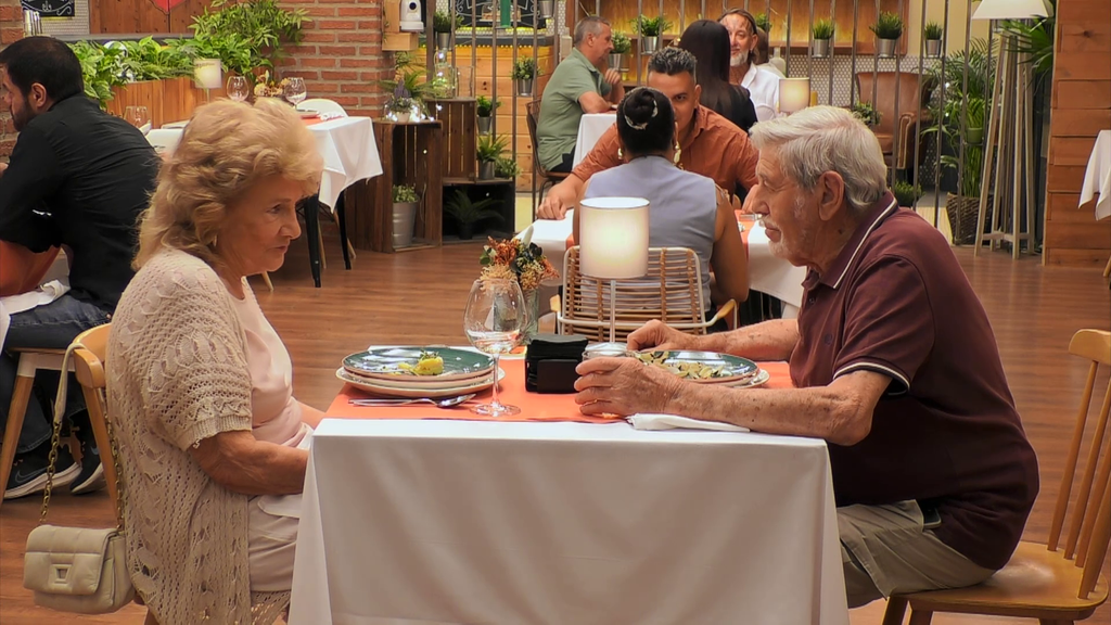 Una soltera de 'First dates' no puede creer la edad que tiene su cita