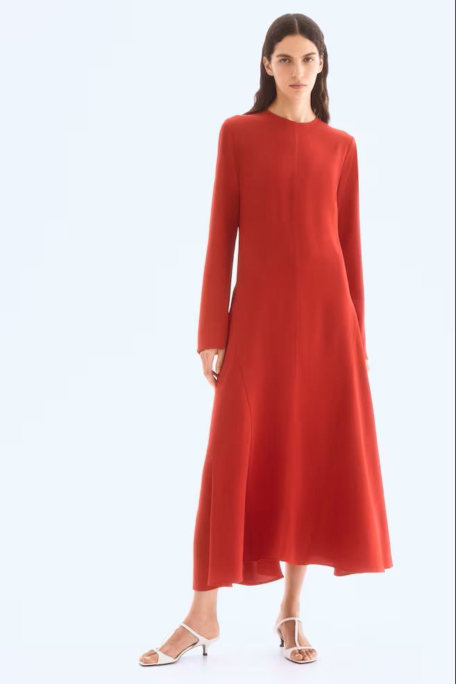 Vestido de manga larga minimalista