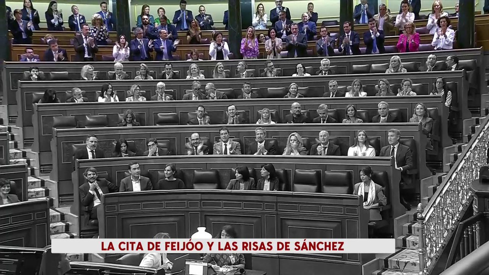 La bancada del PP se pone en pie