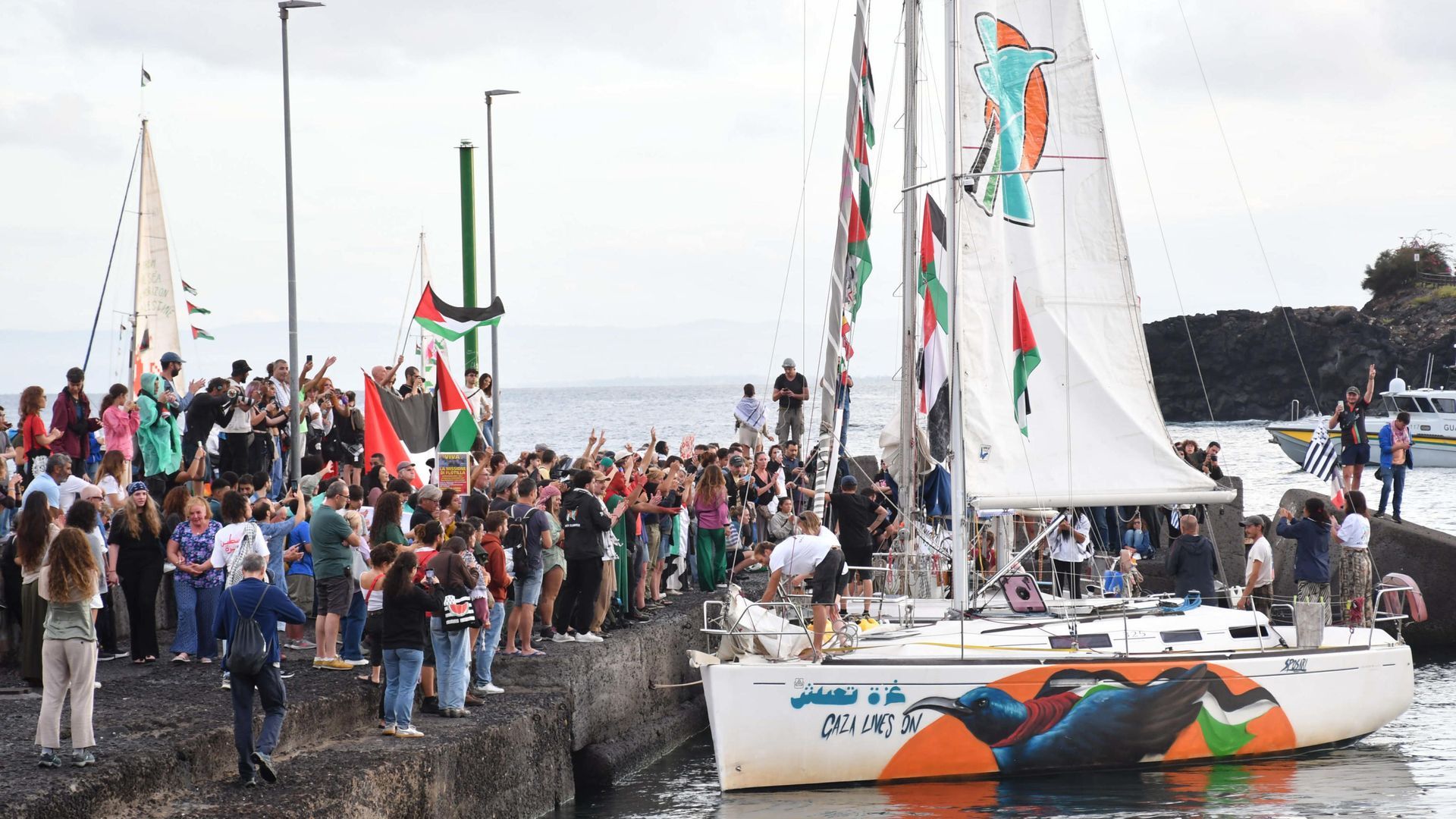La Flotilla denuncia un nuevo abordaje de Israel a sus embarcaciones y el “secuestro” de sus activistas en aguas internacionales