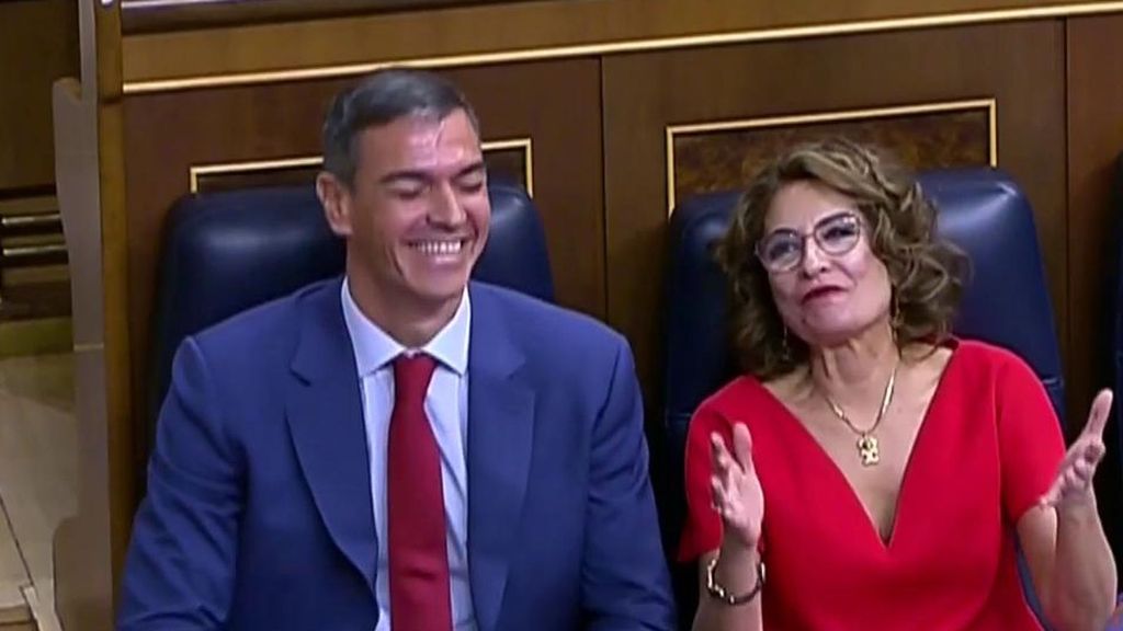 La reacción de Pedro Sánchez a su cita en el Senado: "Ánimo, Alberto", risas y gestos a la bancada del PP