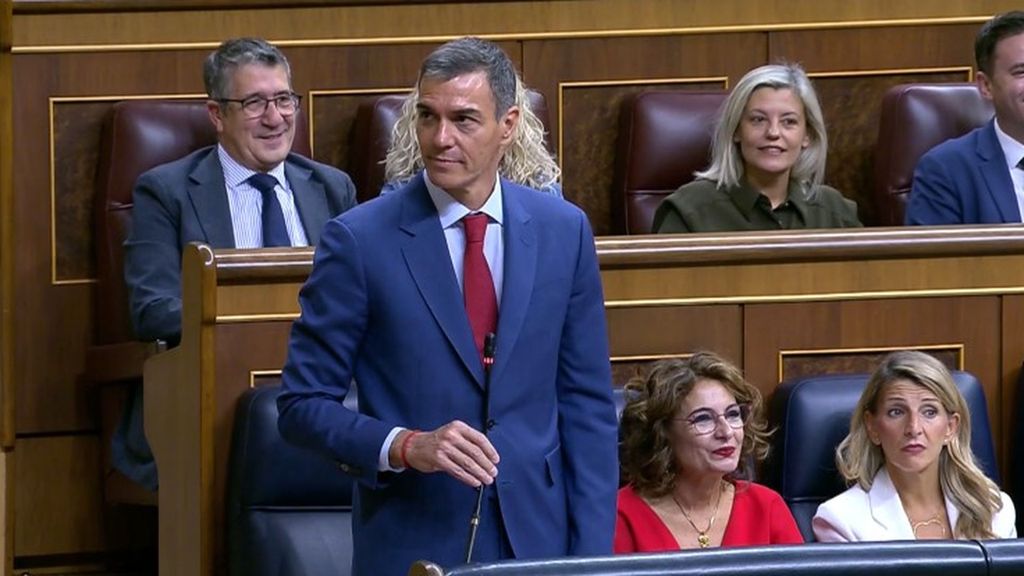 Los sobre sobrevuelan el Congreso: "Elija bien sus batallas señor Feijóo porque para sobrecogedor, el Partido Popular", respondía Pedro Sánchez