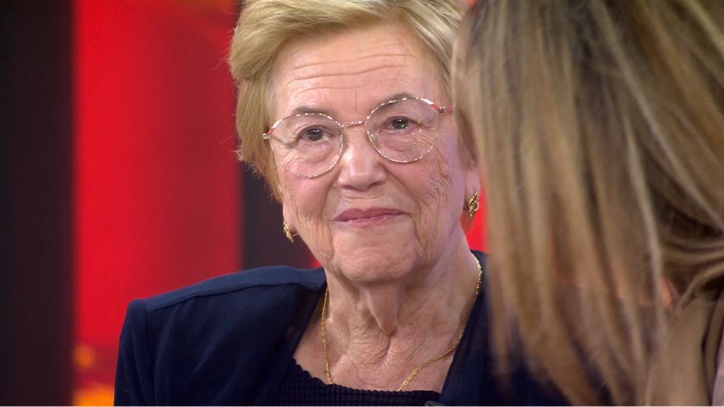 Una nieta sorprende a sus abuelos por el cumpleaños de uno de ellos con una emotiva sorpresa: "Son lo mejor de mi vida"