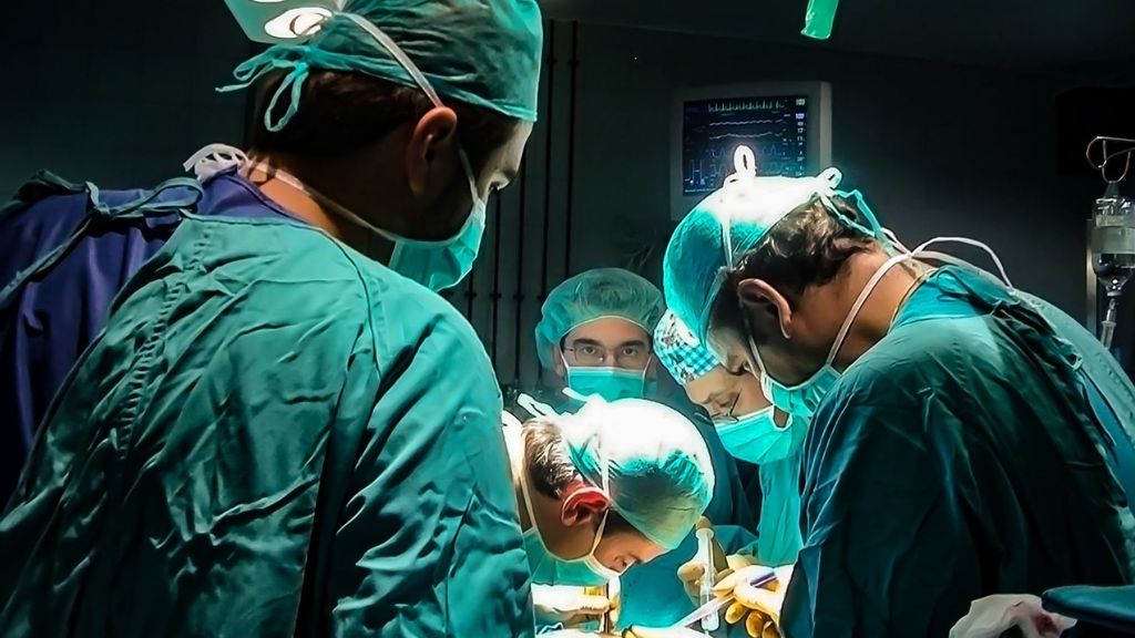 Injertan células madres en el cerebro para tratar el párkinson