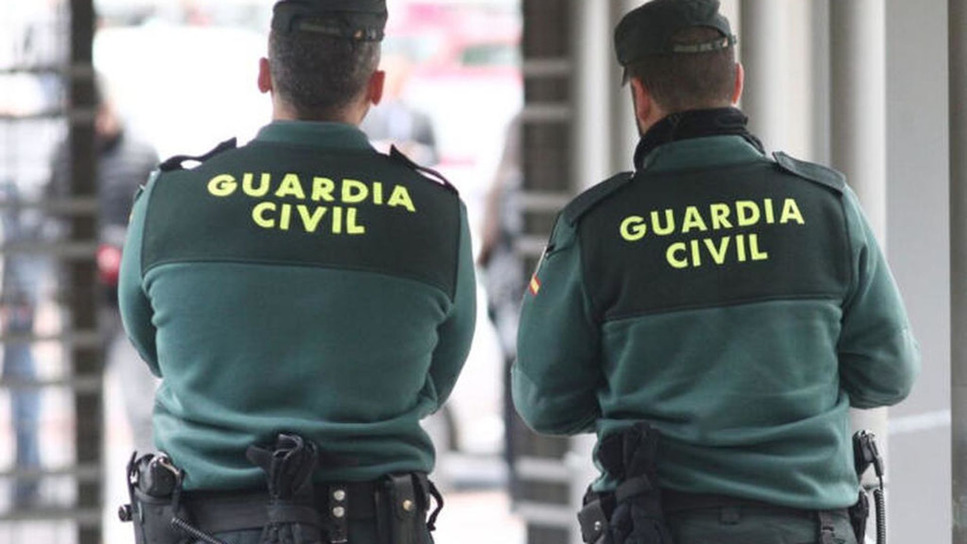 Guardias civiles y una enfermera salvan la vida a un hombre en Zaragoza