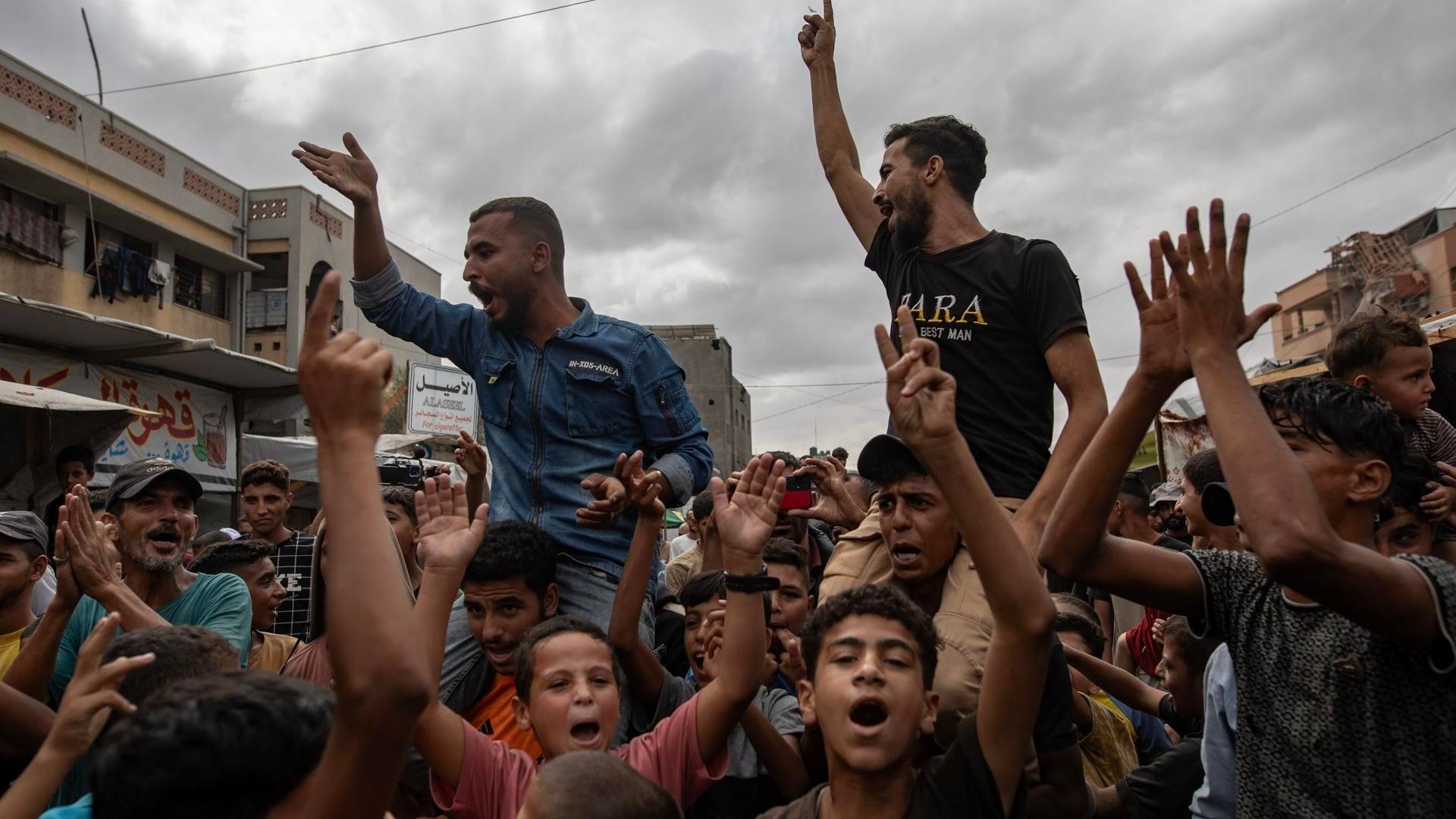 La celebraciones se extienden en Gaza e Israel celebrando la vuelta de los rehenes israelíes y los presos palestinos