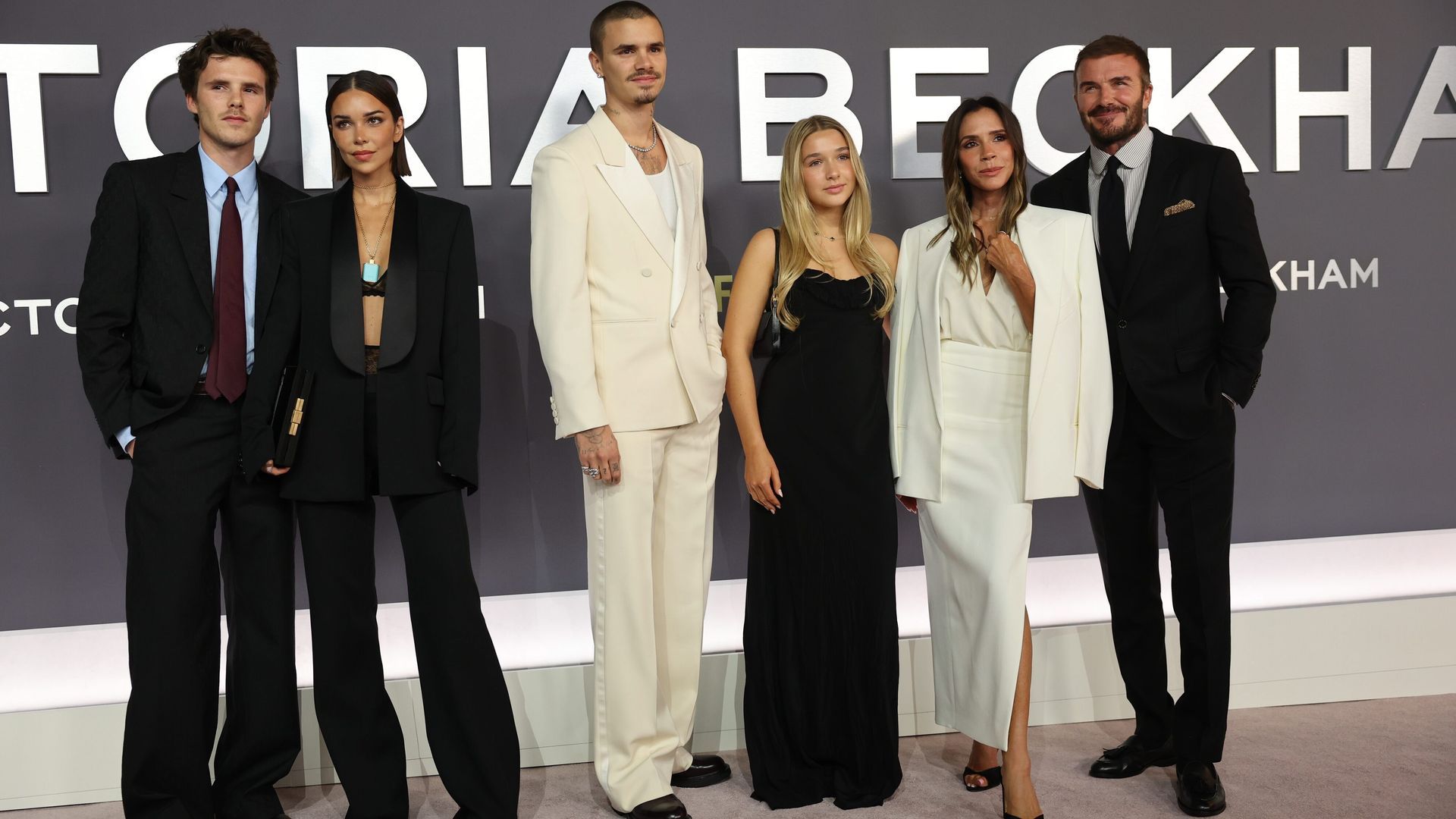 La familia Beckham, sin Brooklyn Beckham, en la premiere del documental de Victoria Beckham