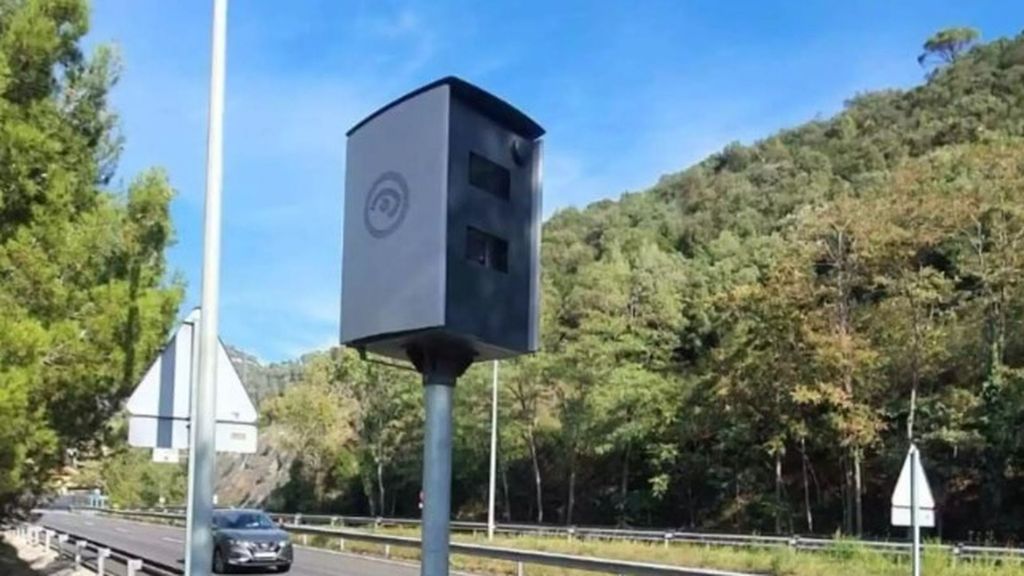 Las cámaras de la DGT en Madrid que te multan al pisar la línea continua: esta es su ubicación