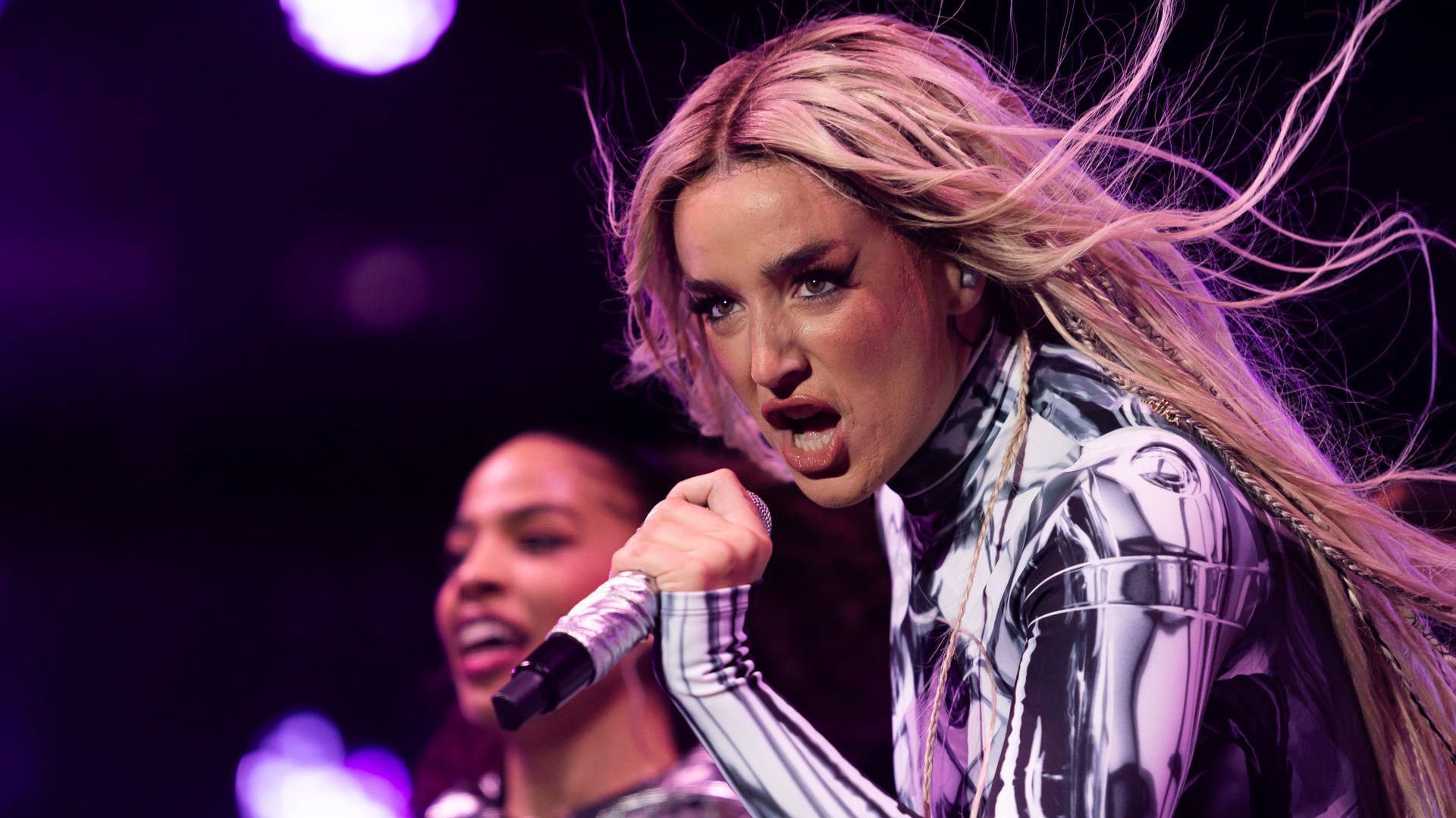 Lola Índigo confirma que actuará en el Santiago Bernabéu en 2025