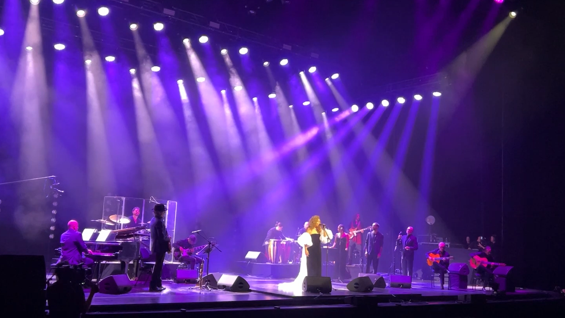 Los primeros minutos del concierto 'Estrella a Estrellas' 'Informativos Telecinco' Exclusivo Web 09/10/25