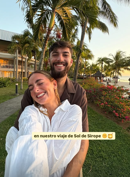 Natalia Palacios y Carliyo en el Victoria Beachcomber Resort & Spa durante su luna de miel